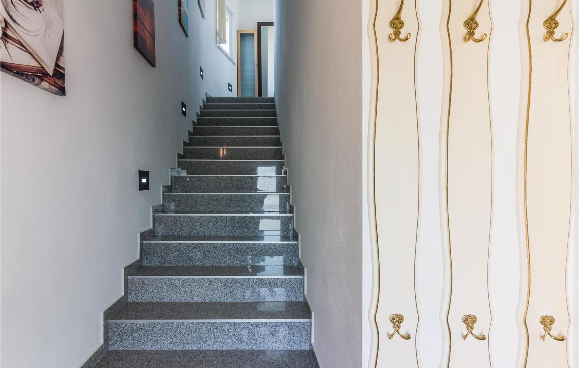 Stunning Apartment In Fazana With House Sea View Exterior photo
