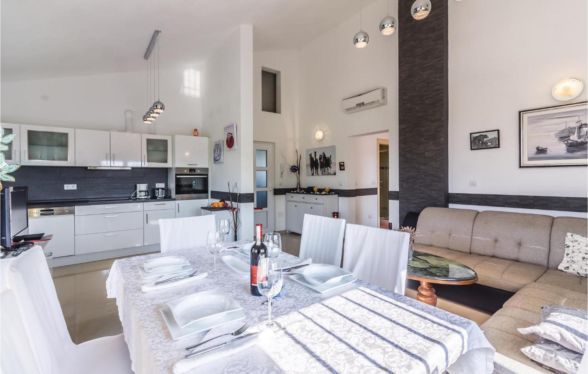 Stunning Apartment In Fazana With House Sea View Exterior photo